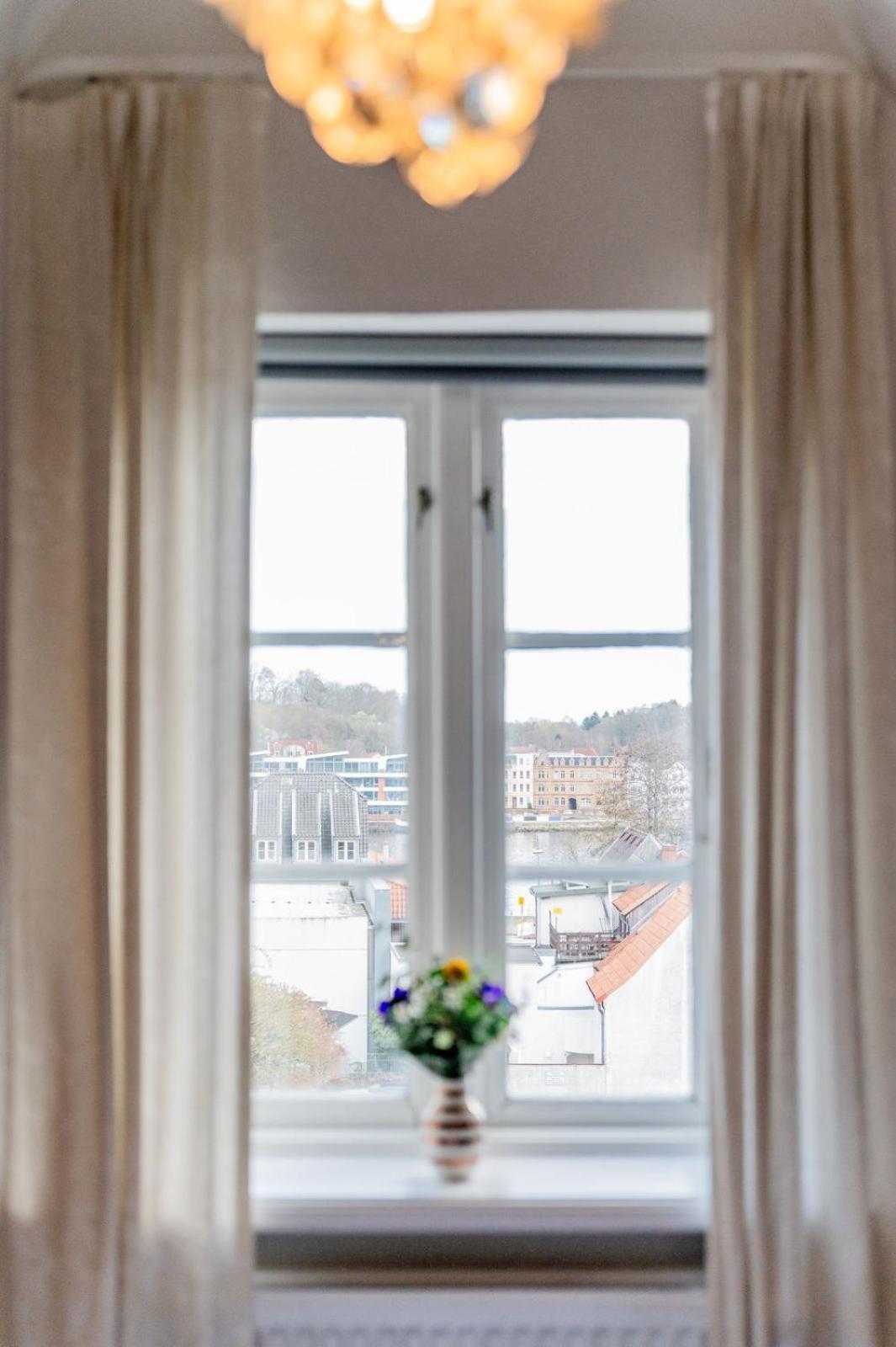 Hafenblick Ferienwohnung In Der Altstadt Mit Parkplatz Flensburg Exterior photo